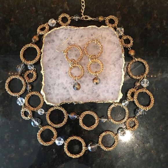 GORGEOUS GOLDEN Circle Necklace! - Picture 1 of 14
